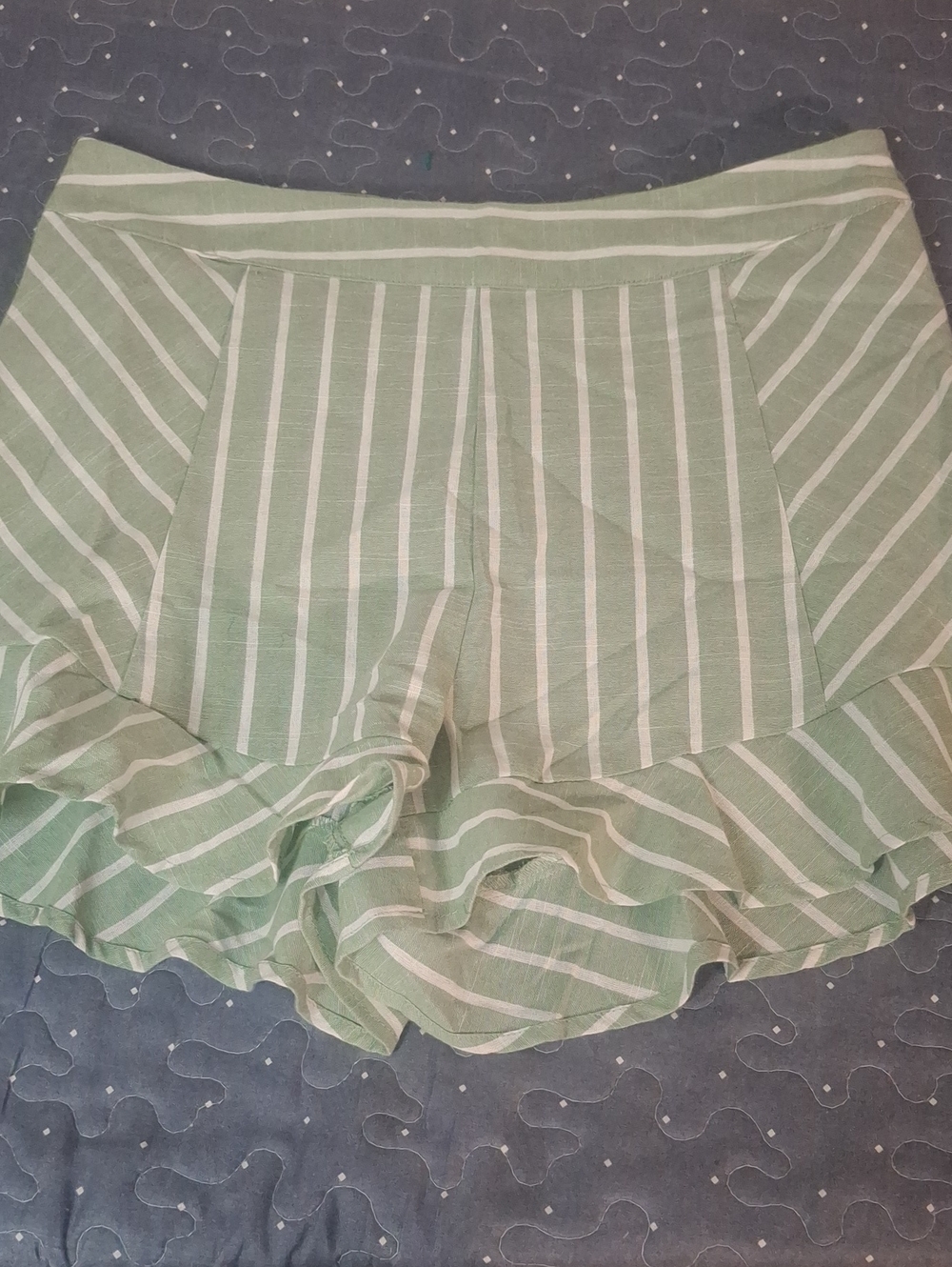 Lydelle Striped Ruffle Mini Shorts in Green and White size large